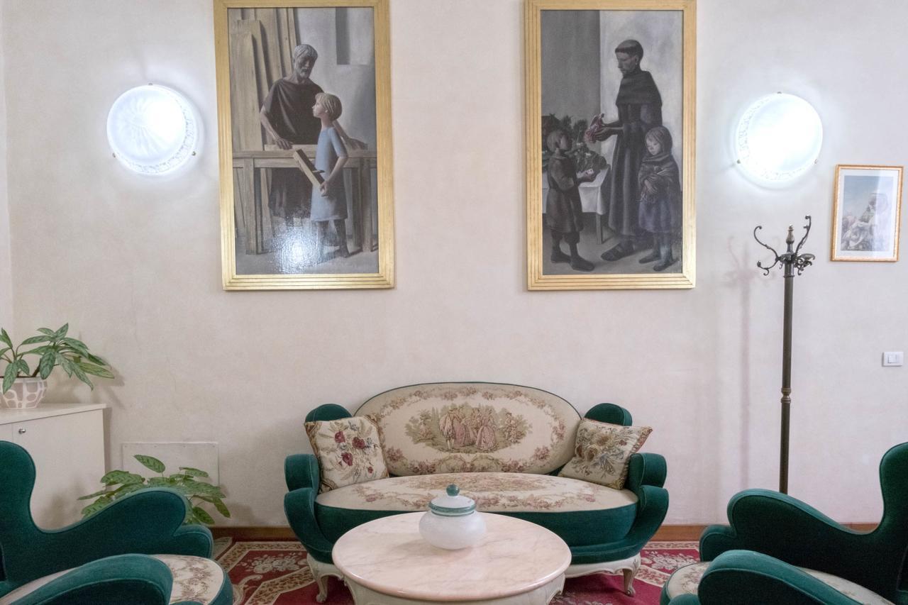 ホテル Casa Betania Casa Per Ferie フィレンツェ エクステリア 写真